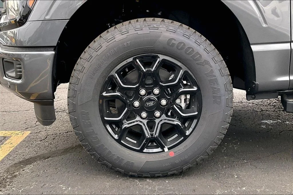 New 2026 Carbonized Gray Metallic Ford XLT image 8