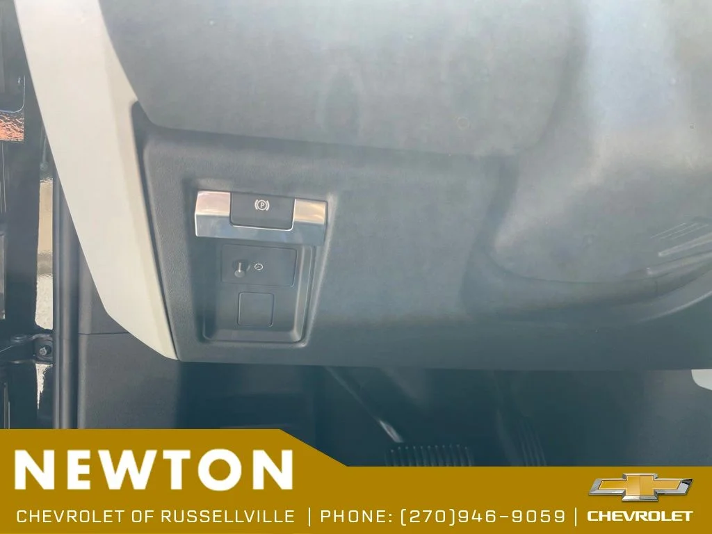 Used 2023 Black Land Rover SE image 7