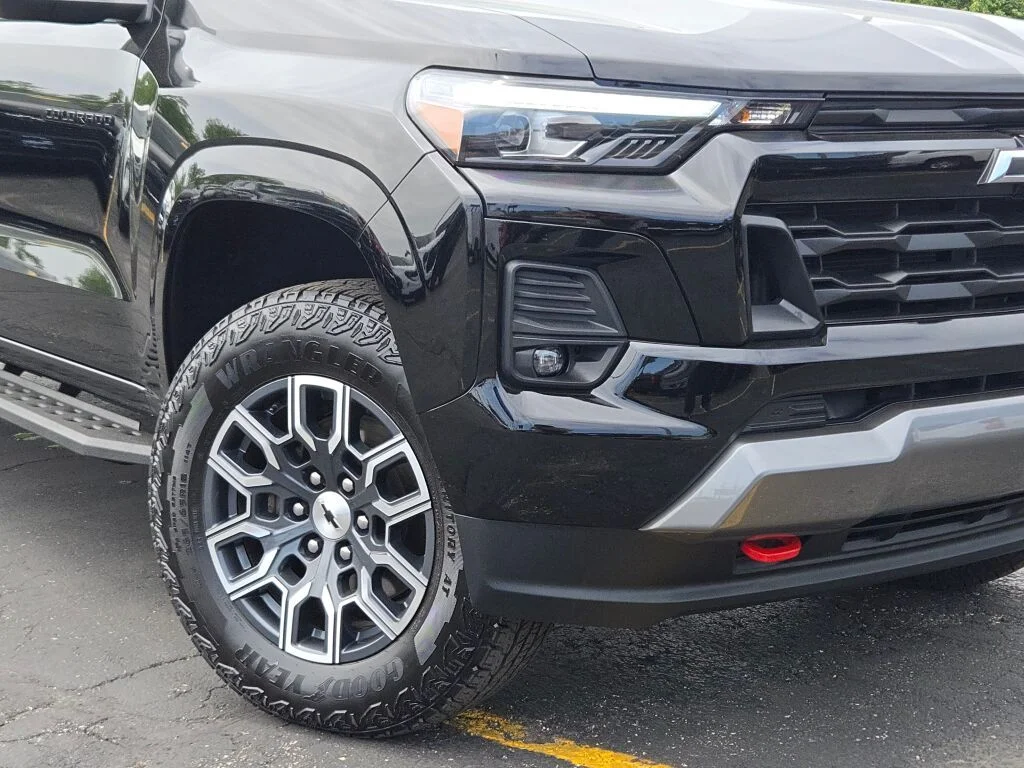 Used 2024 Black Chevrolet Z71 image 3