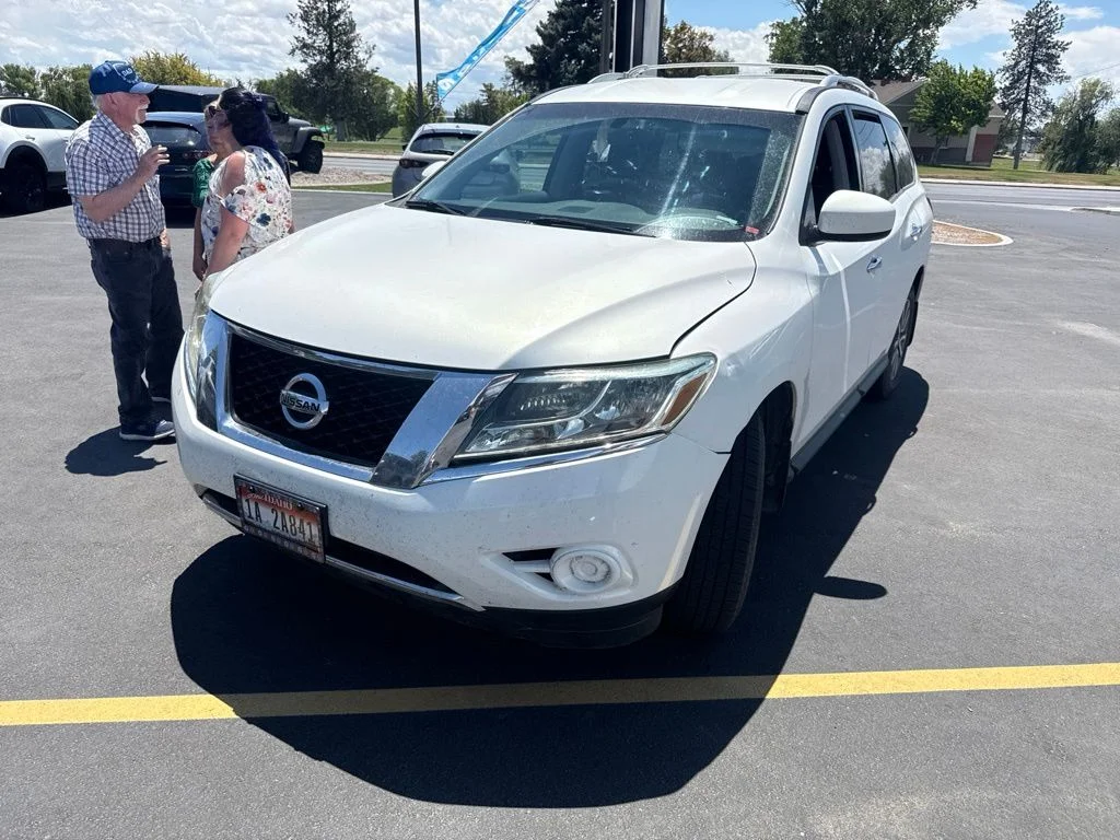 2014 Nissan Pathfinder SV 4WD's photo