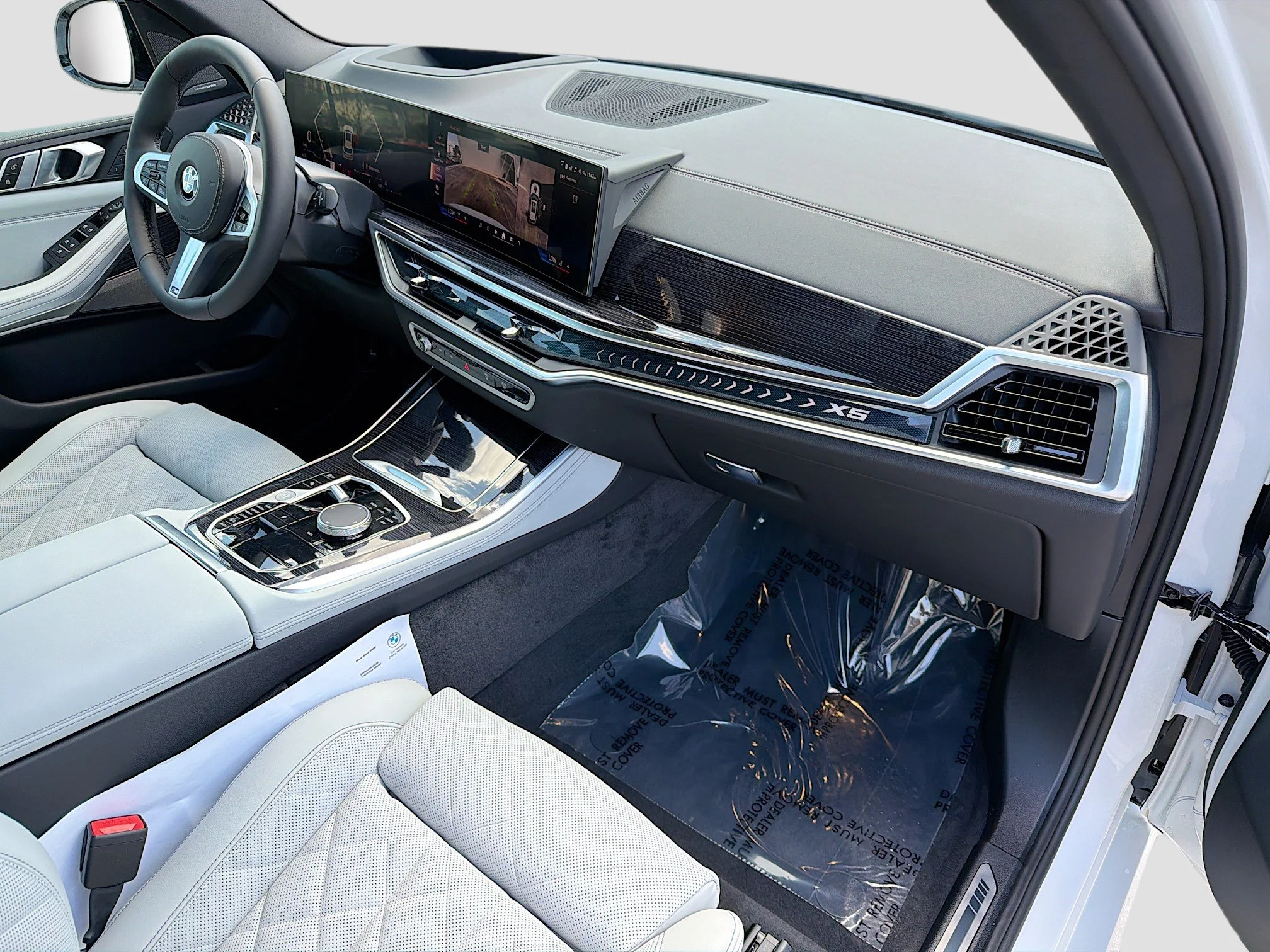 New 2026 Mineral White Metallic BMW xDrive40i image 13