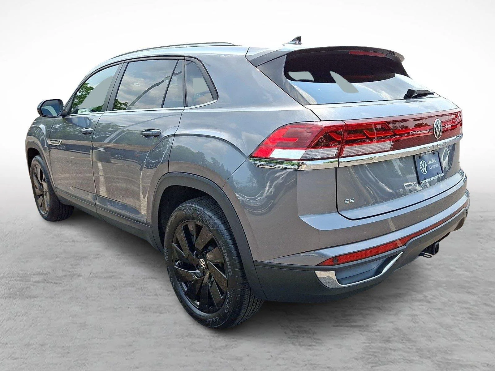 New 2025 Platinum Gray Metallic Volkswagen 2.0T SE w/Technology image 4