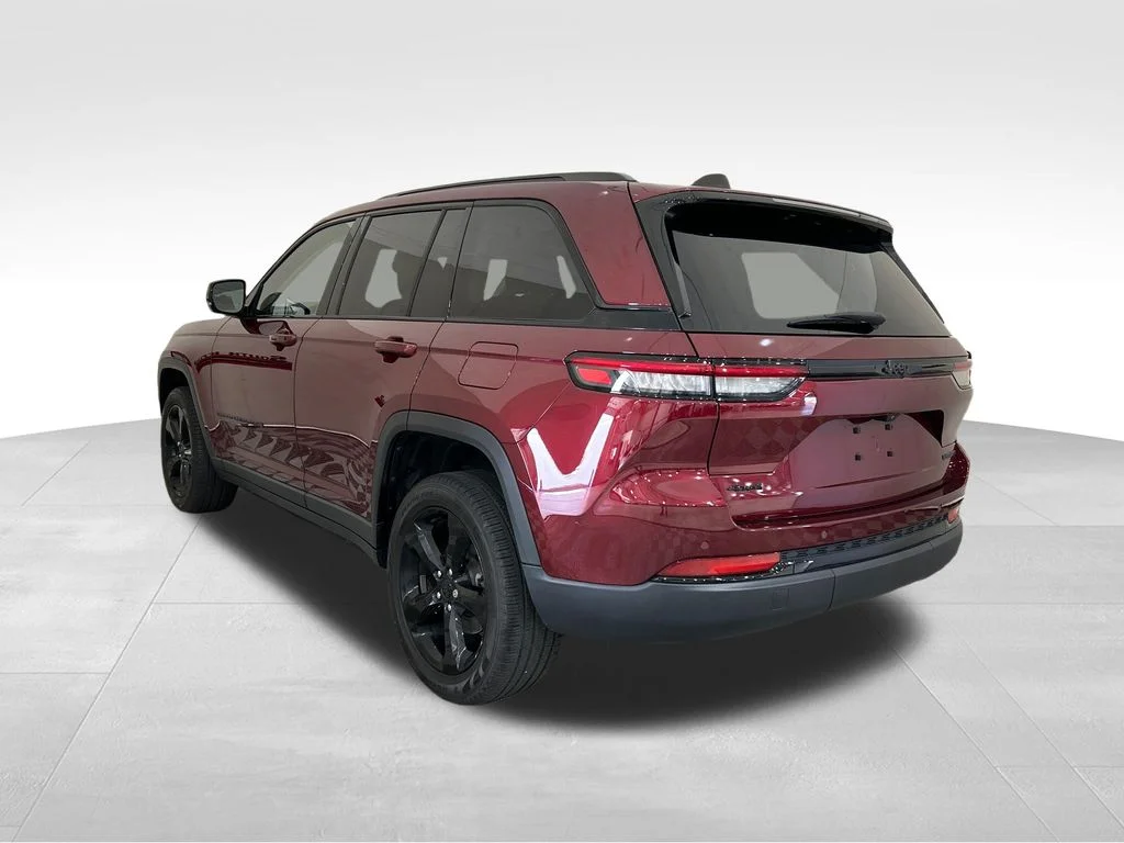 Used 2023 Red Jeep Limited image 3