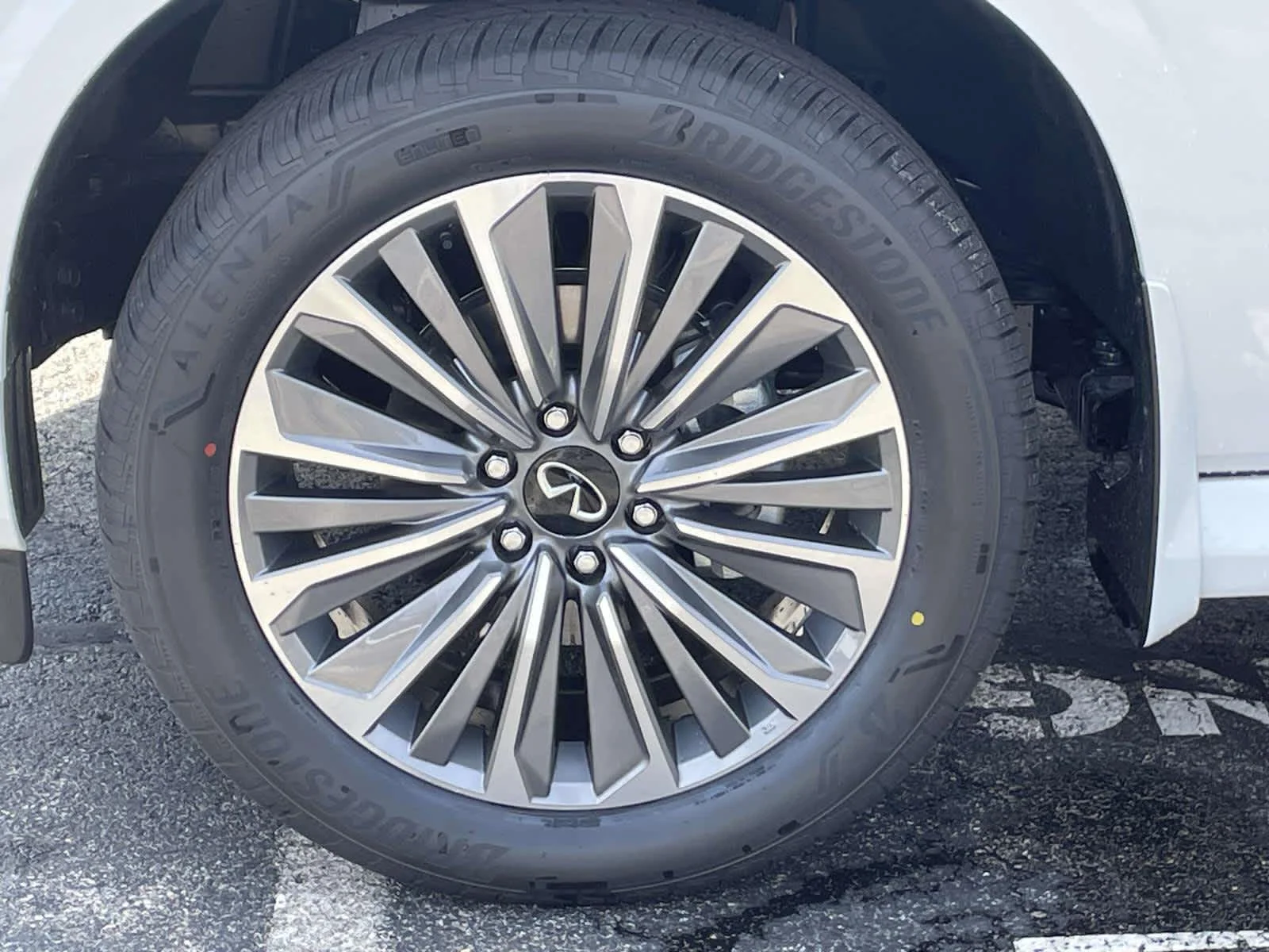 New 2026 Radiant White INFINITI LUXE image 14