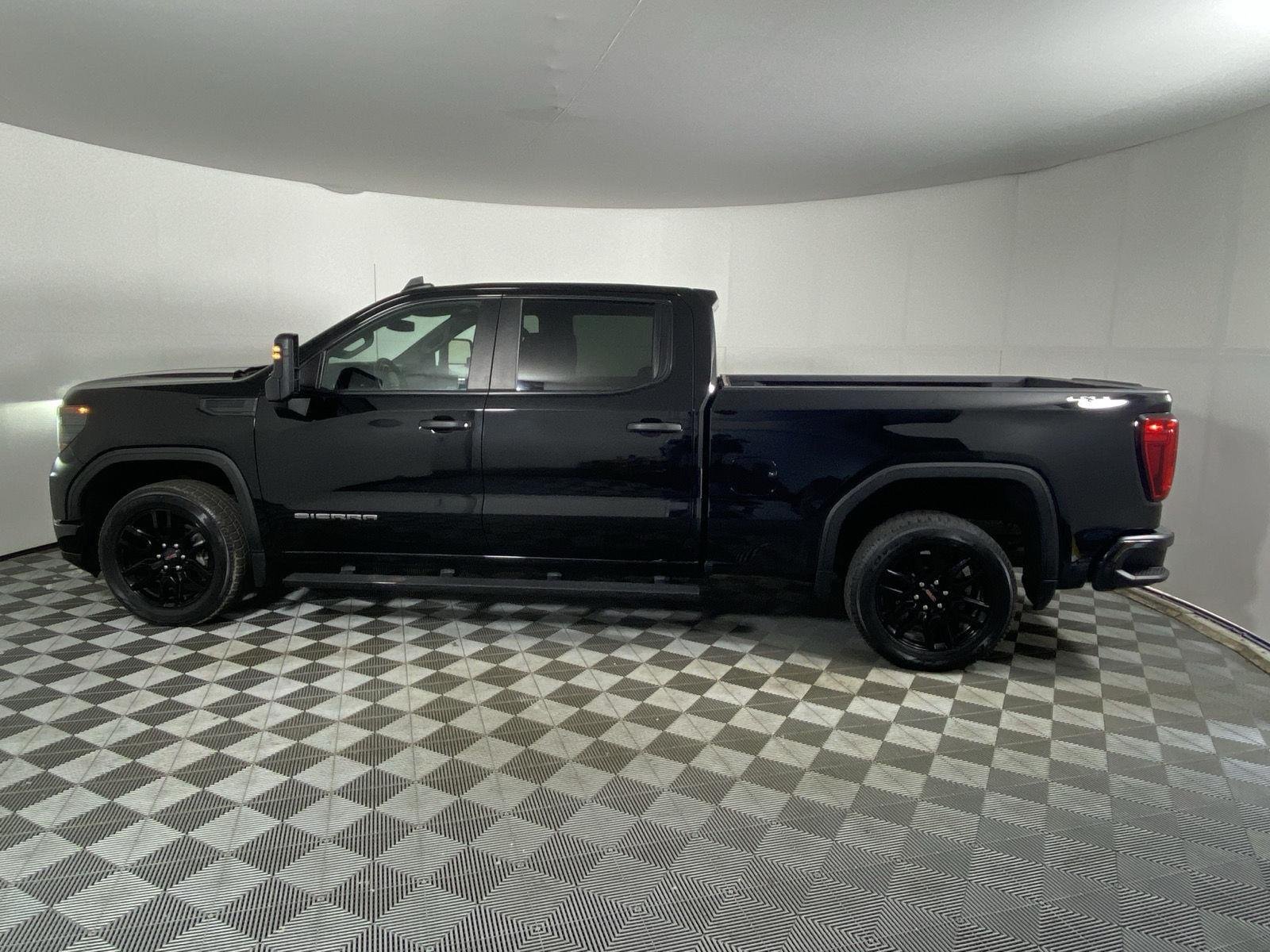 Used 2024 Onyx Black GMC Pro image 12