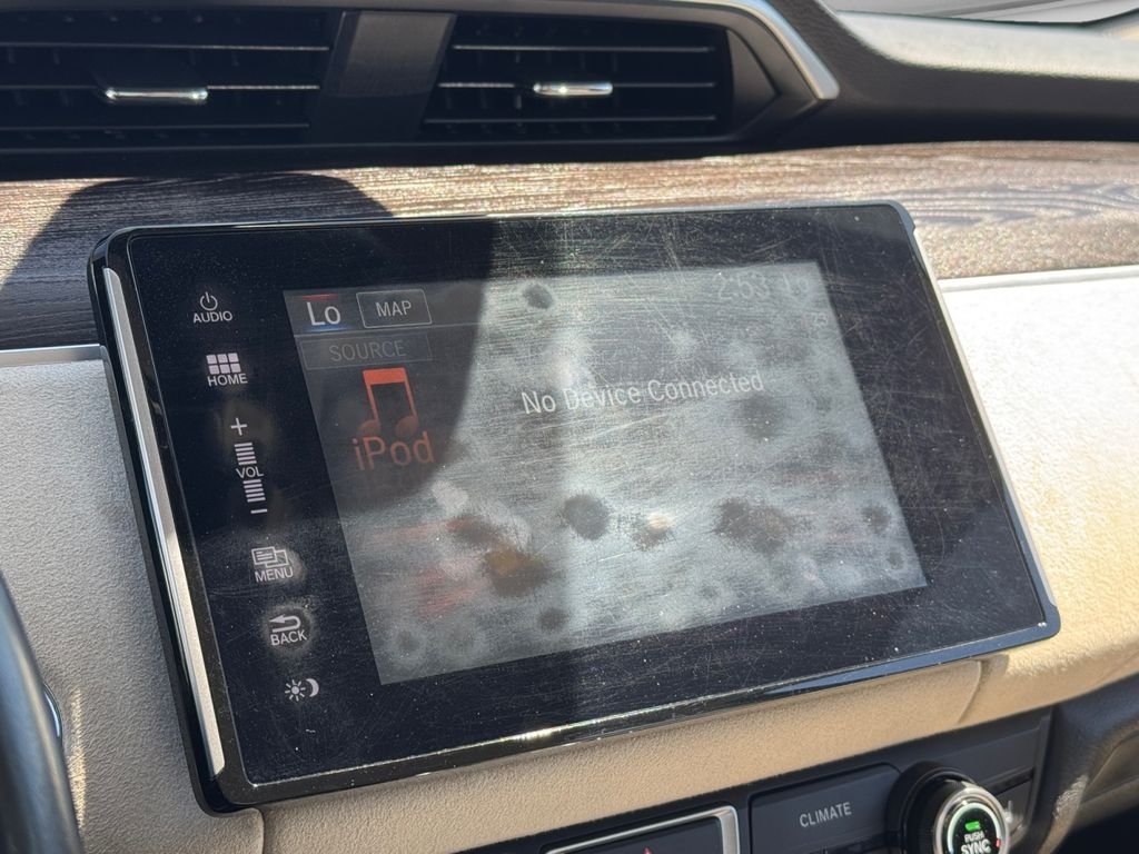 Used 2018 Platinum White Pearl Honda Touring image 13