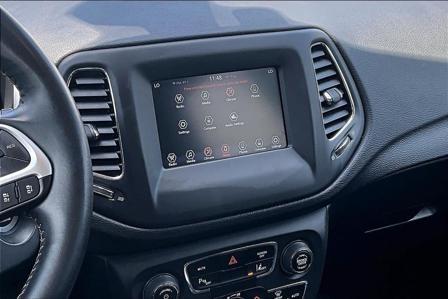 Used 2020 Diamond Black Crystal Pearlcoat Jeep Latitude w/Sun/Safety Pkg image 9
