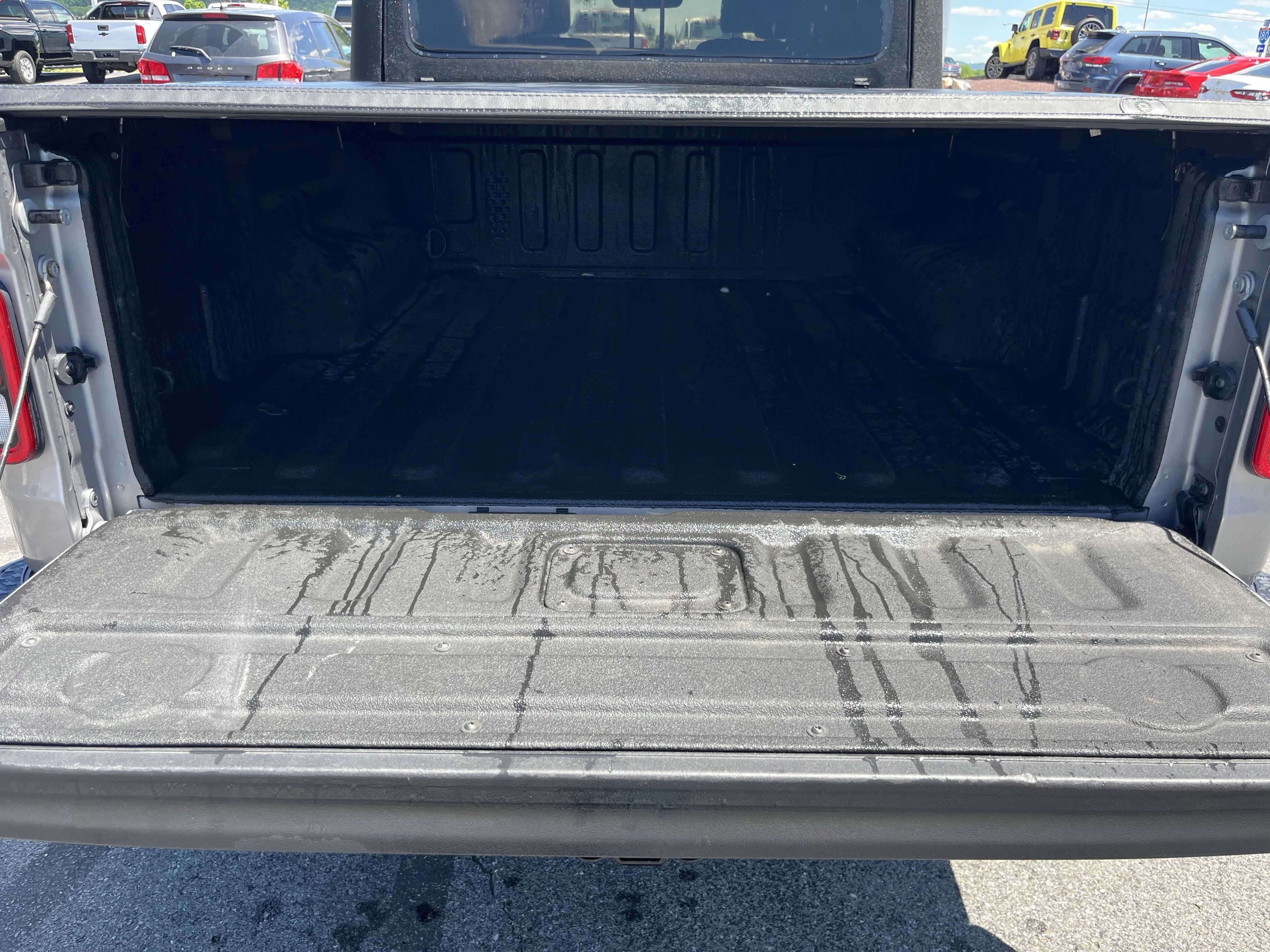 Used 2020 Billet Silver Metallic Jeep Sport image 7