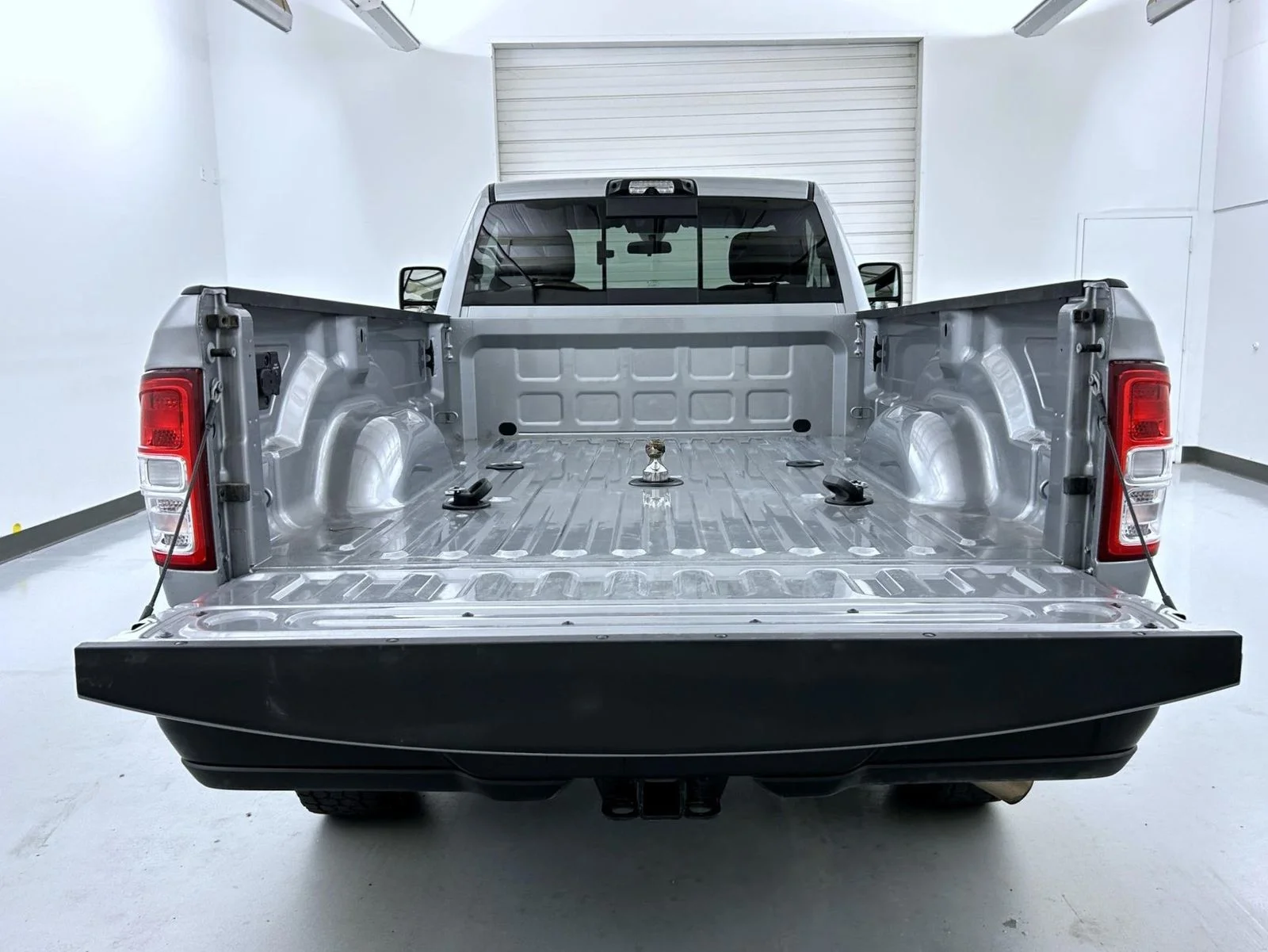 Certified Used 2024 Silver Ram Tradesman image 17