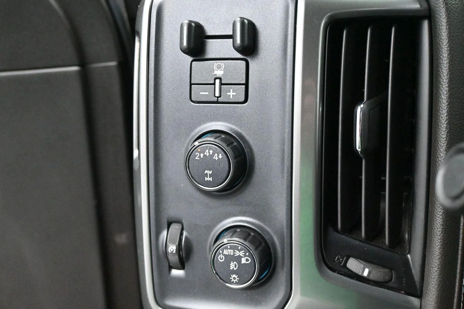 Used 2019 Black Chevrolet LTZ image 21