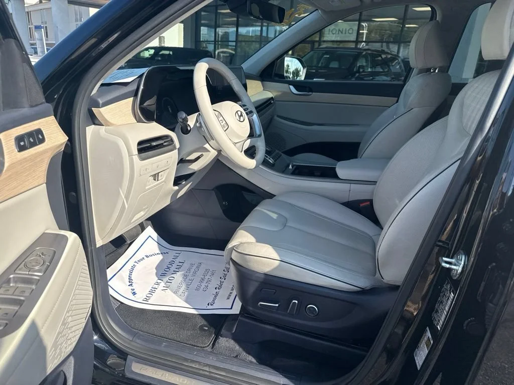 Used 2024 Abyss Black Hyundai Limited image 12