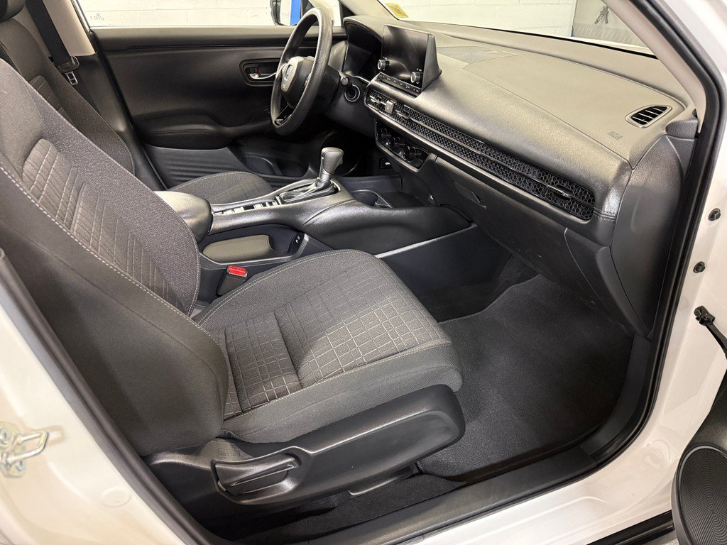 Used 2024 Platinum White Pearl Honda LX image 9