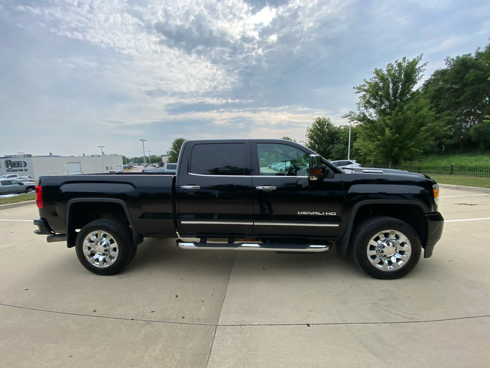 Used 2018 ONYX BLACK GMC Denali image 3