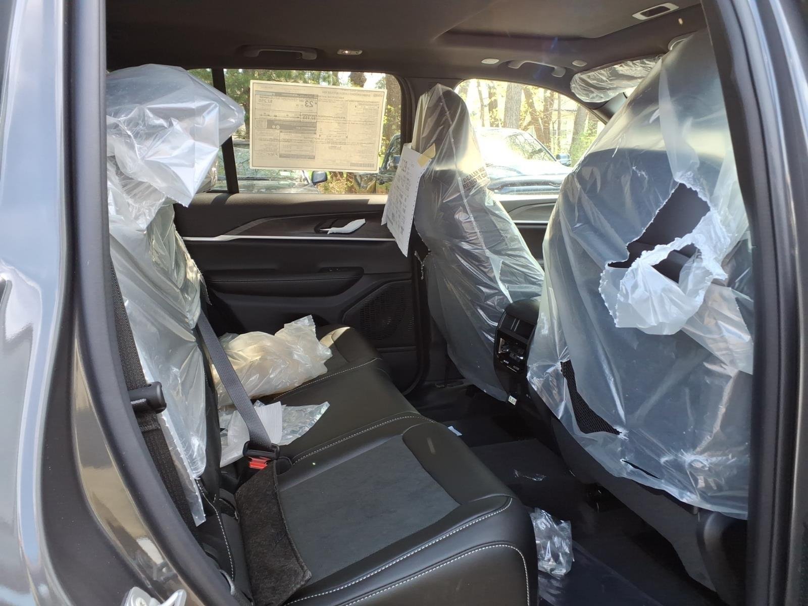 New 2026 Baltic Gray Metallic Clear-Coat Exterior Paint Jeep Altitude image 18