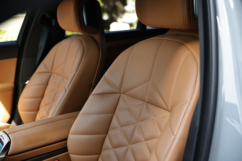Used 2023 Brooklyn Gray Metallic BMW 740i image 21