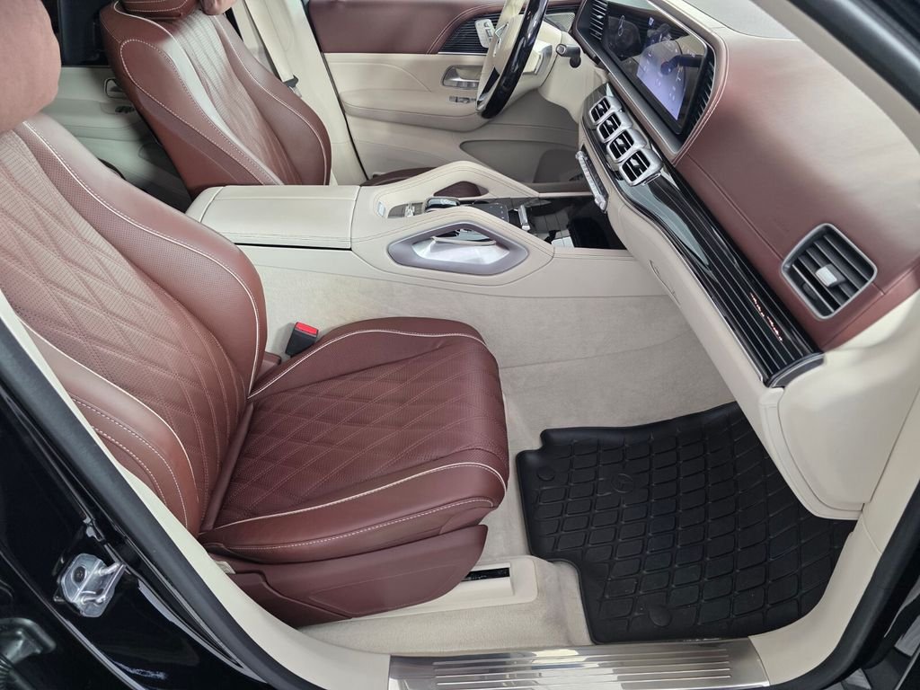 Certified Used 2025 Black Mercedes-Benz Maybach GLS 600 image 33