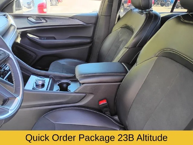 Used 2024 White Jeep Altitude image 12
