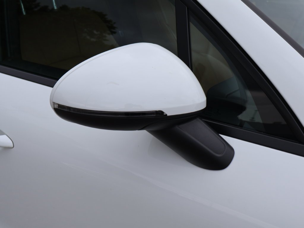 Used 2018 White Porsche Sport Edition image 15