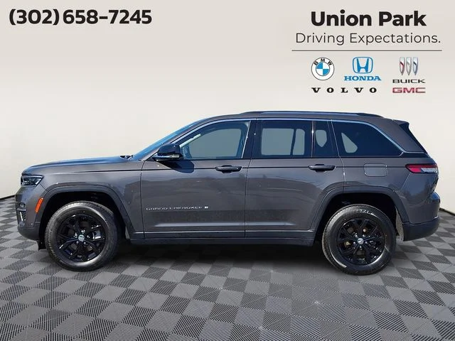 Used 2023 Gray Metallic Jeep Limited image 7