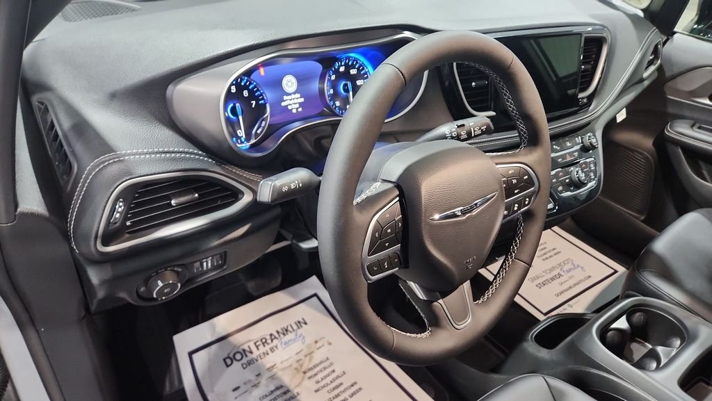 2026 Chrysler Pacifica Select - Photo 18