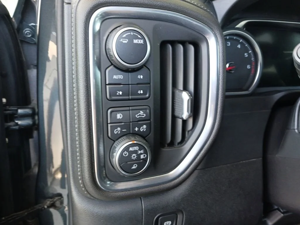 Used 2020 Shadow Gray Metallic Chevrolet High Country image 29