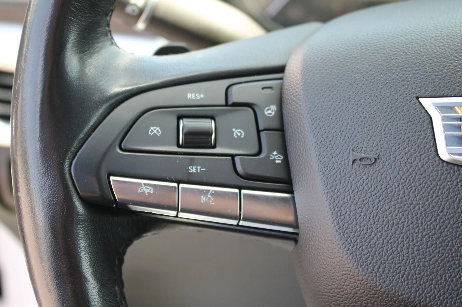 Used 2021 CRYSTAL WHITE TRICOAT Cadillac AWD Premium Luxury image 17