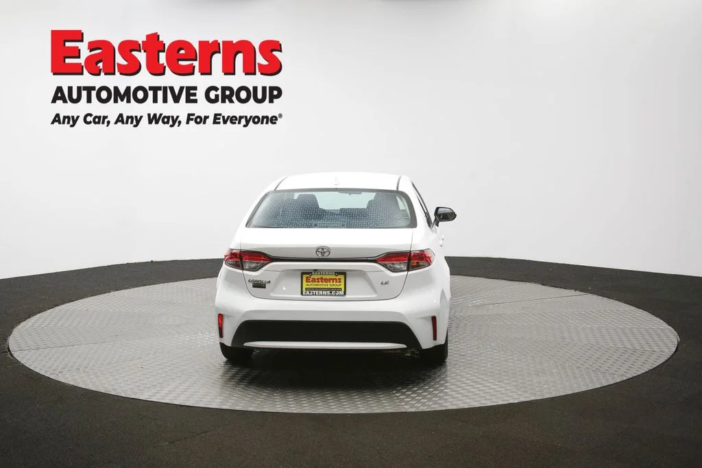 Used 2021 White Toyota LE image 33