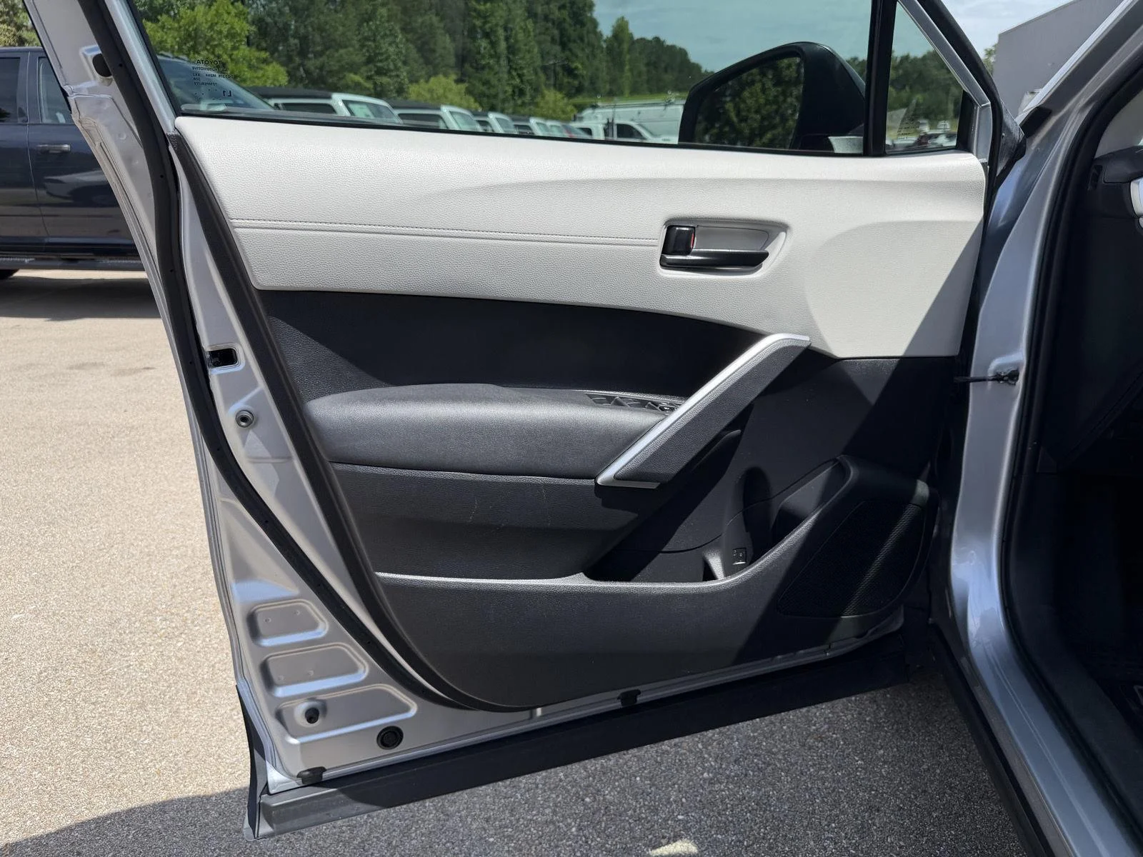 Used 2024 Sonic Silver Toyota L image 15