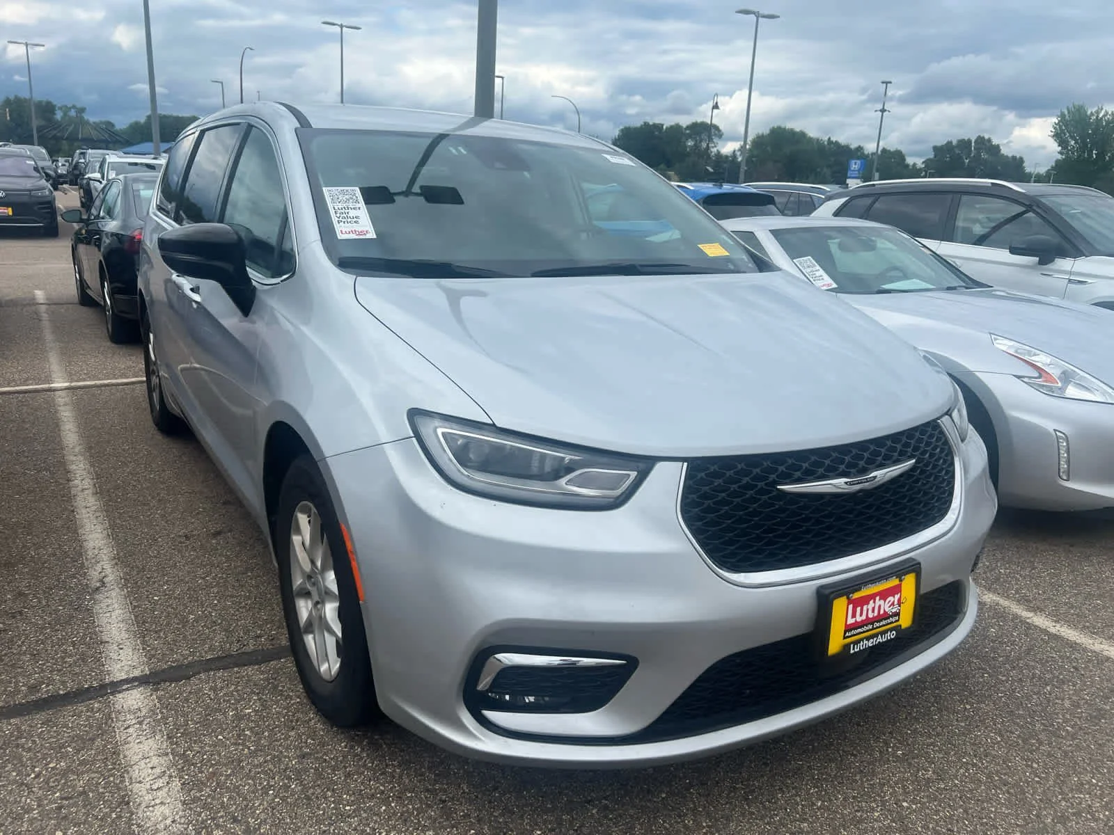 Used 2024 Chrysler Pacifica Touring L with VIN 2C4RC1BG5RR133368 for sale in Brooklyn Center, Minnesota