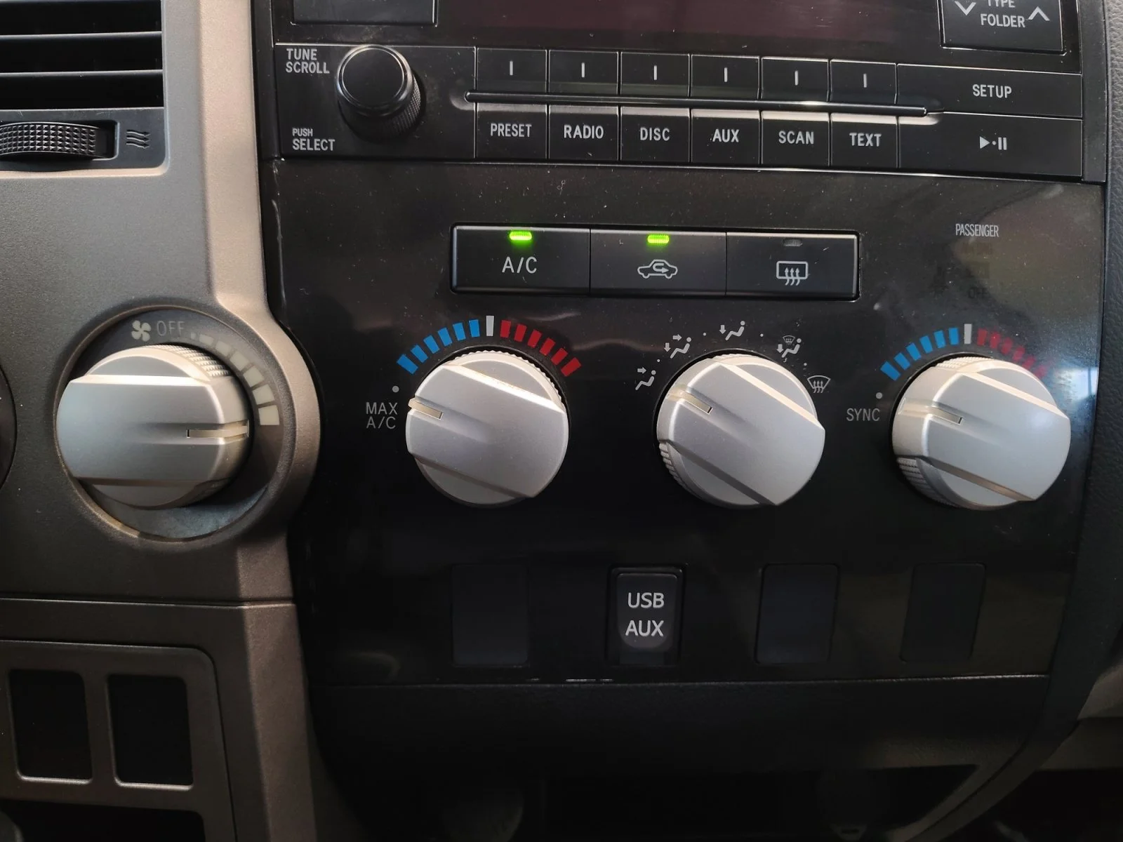 Used 2013 Super White Toyota Grade image 17