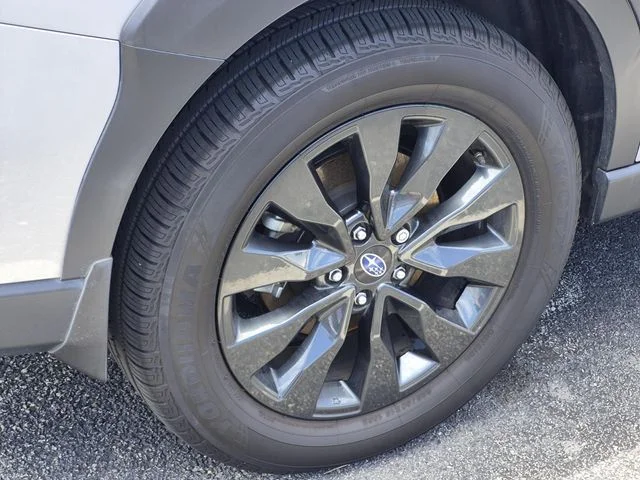 Used 2024 Ice Silver Metallic Subaru Onyx Edition XT image 4