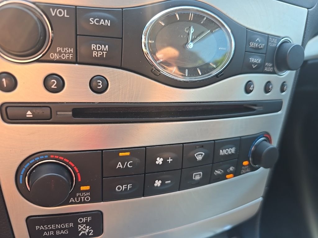 Used 2014 Gray INFINITI Base image 17