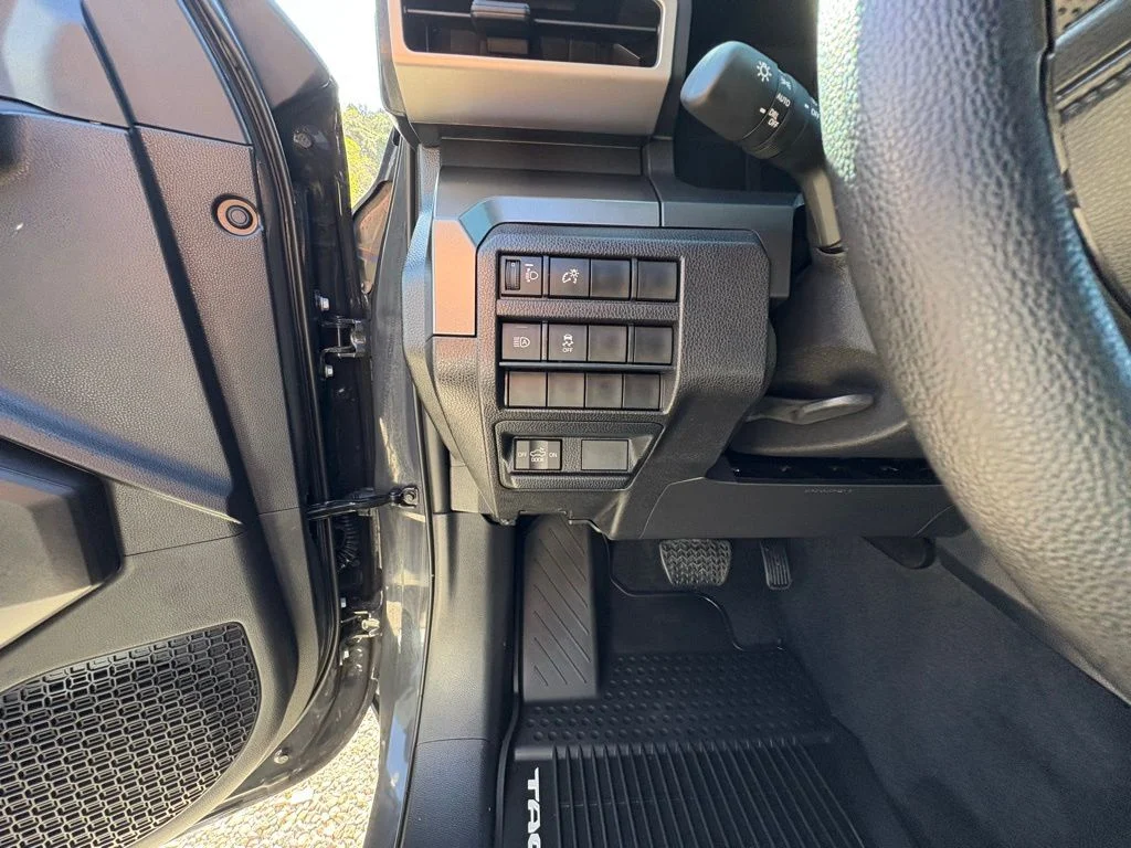 Used 2026 UNDERGROUND Toyota SR5 image 16