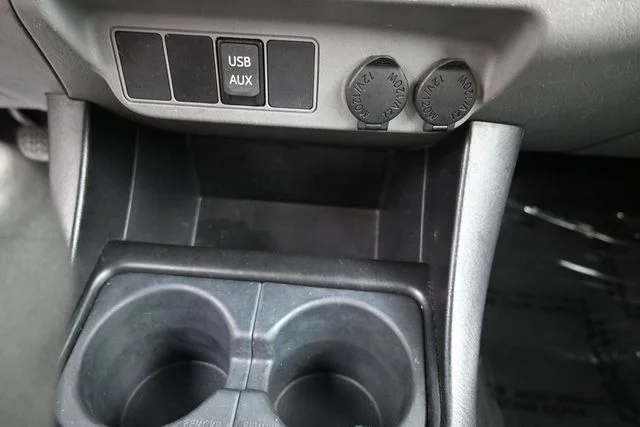 Used 2015 White Toyota Base image 34