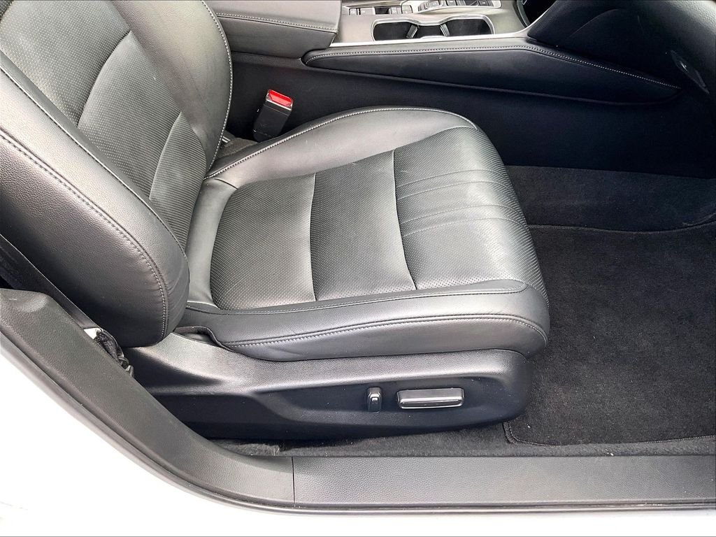 Used 2021 White Honda EX-L image 37