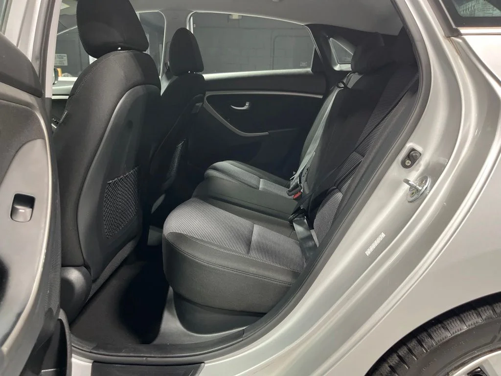 Used 2016 Silver Hyundai Base image 27