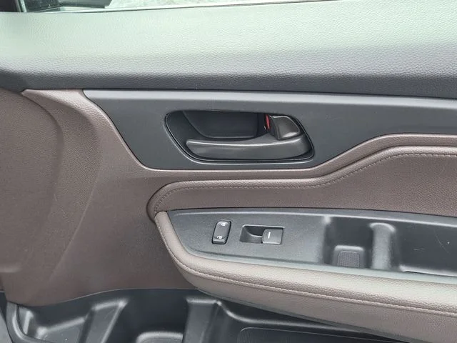 Used 2024  Honda EX-L image 32