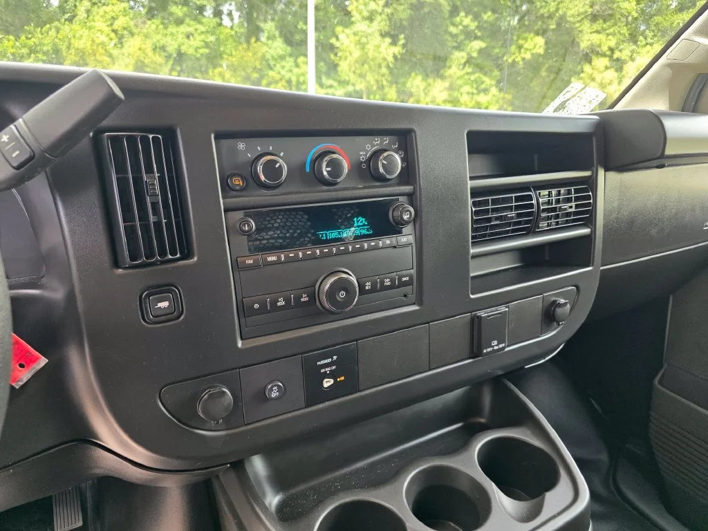 Used 2025 Summit White Chevrolet WT image 9