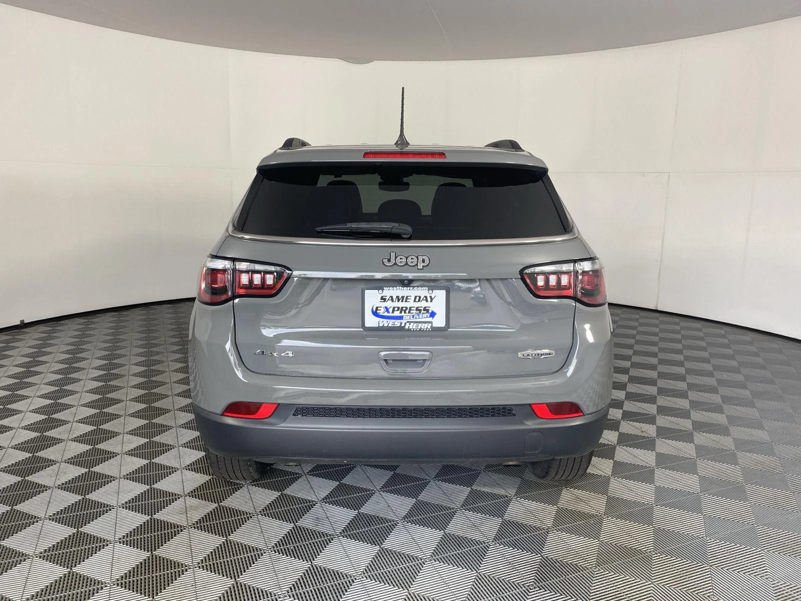Used 2023 Sting-Gray Clearcoat Jeep Latitude image 6