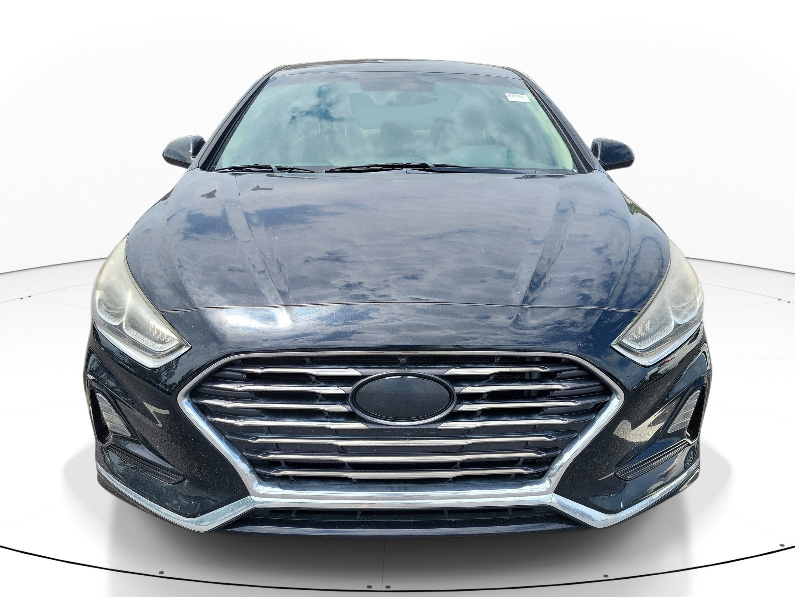 Used 2018 Phantom Black Hyundai SE image 1