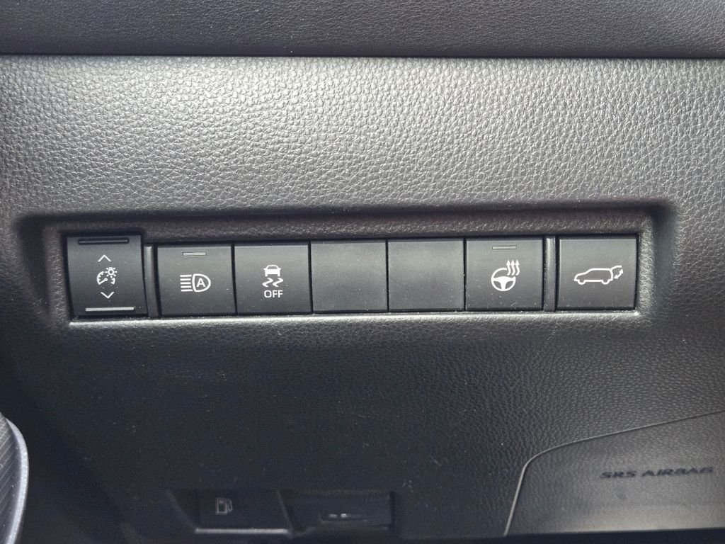 Used 2021 White Toyota XLE image 22