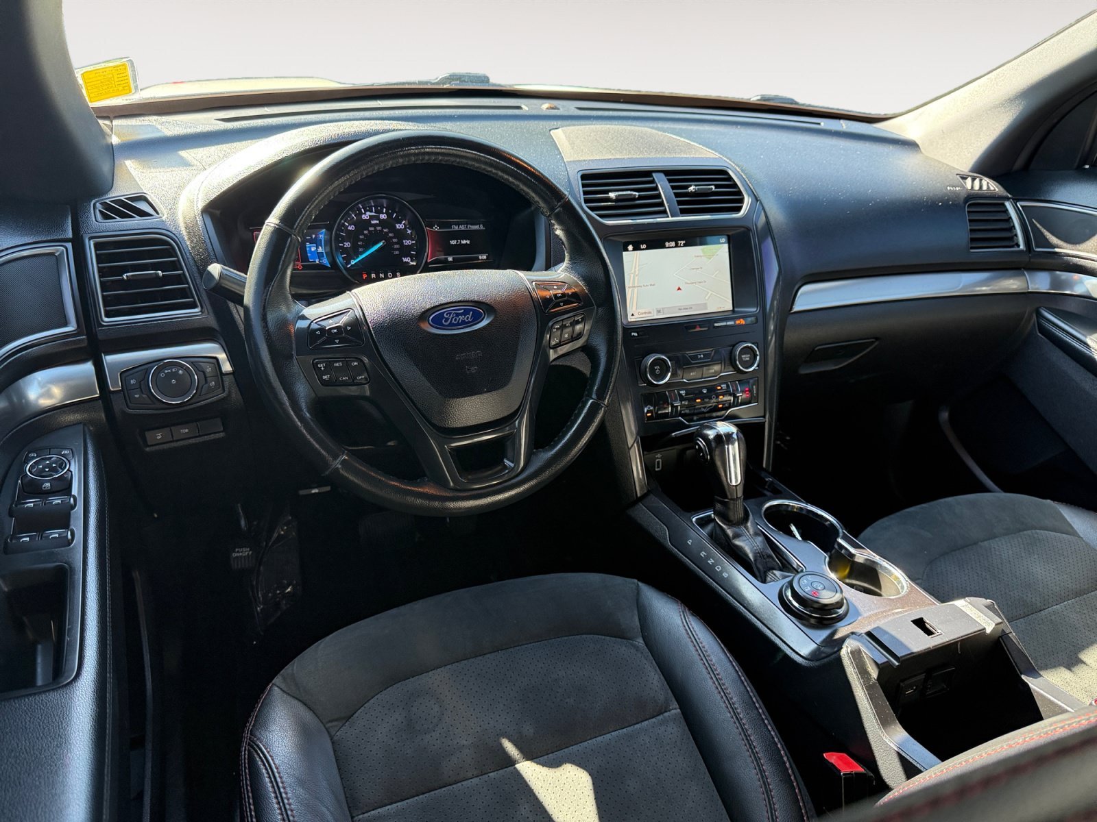Used 2019 White Platinum Clearcoat Metallic Ford XLT image 15