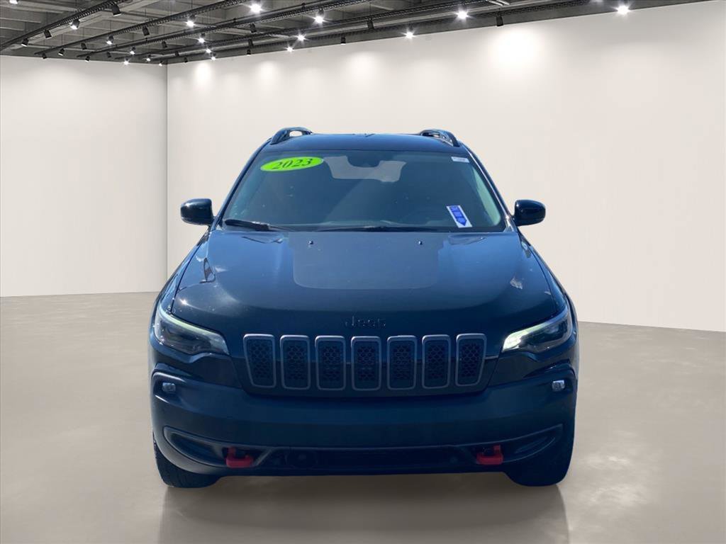 Used 2023 Diamond Black Crystal Pearlcoat Jeep Trailhawk image 2