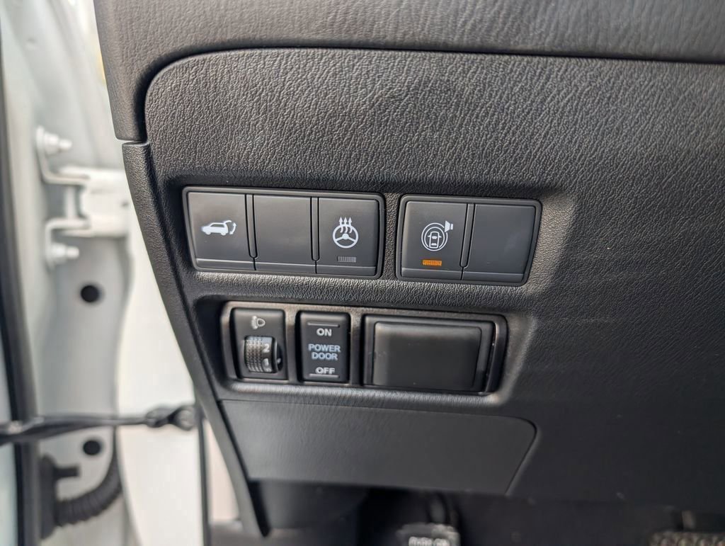 Used 2019 Moonstone White INFINITI LUXE image 27