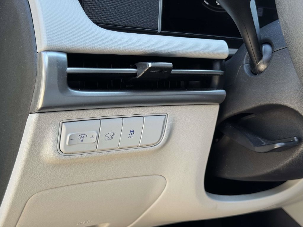 Used 2025 Gray Hyundai SEL image 10