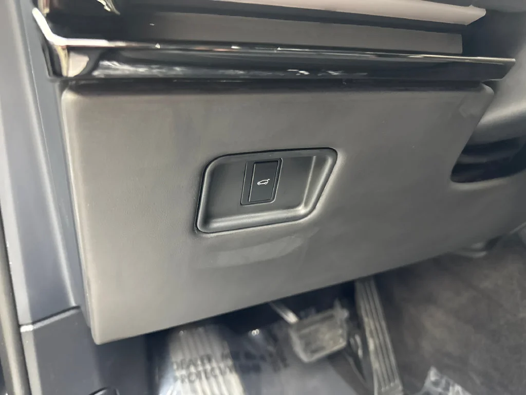 Used 2023 Black Land Rover SE image 55