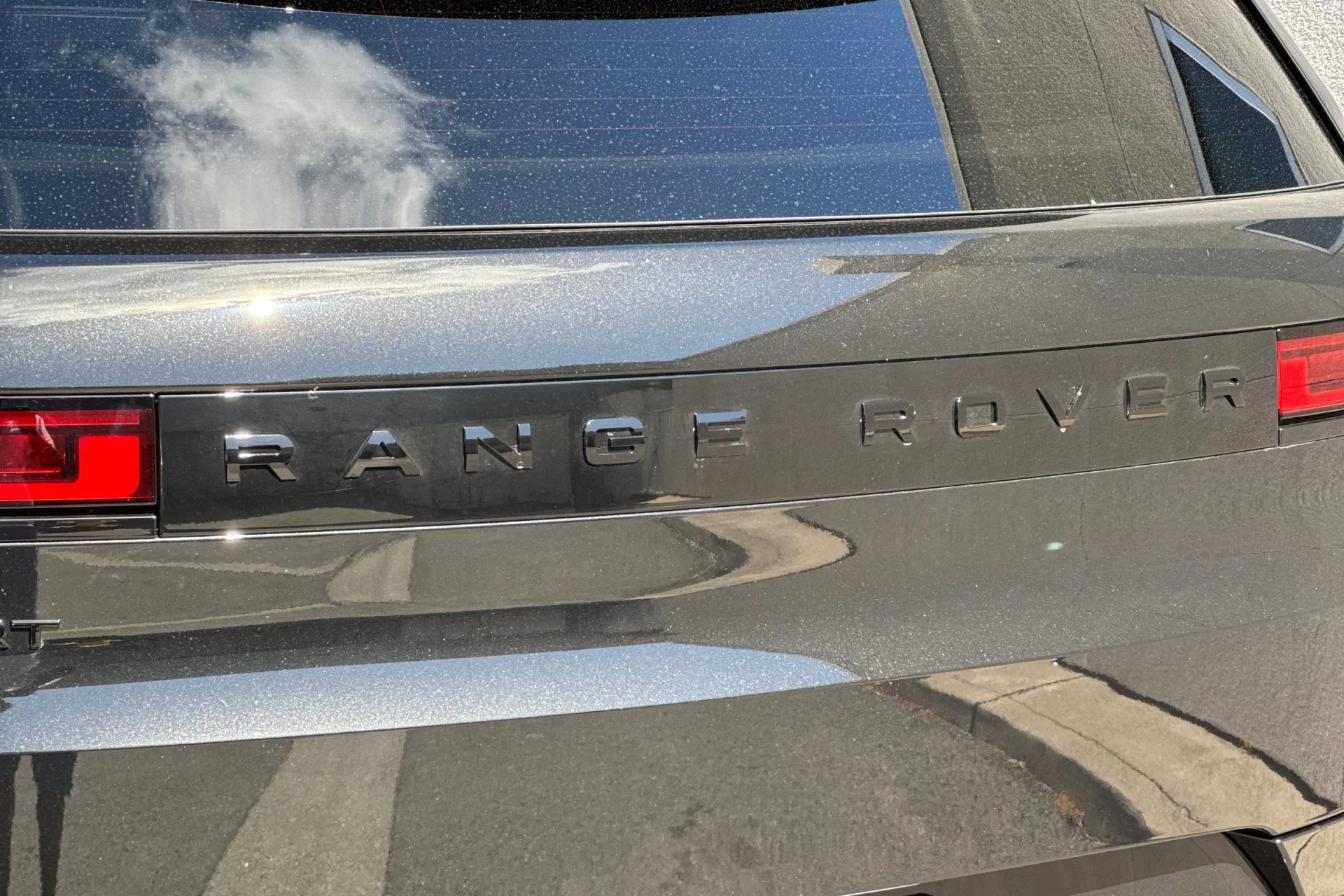New 2026 Santorini Black Land Rover Dynamic SE image 12