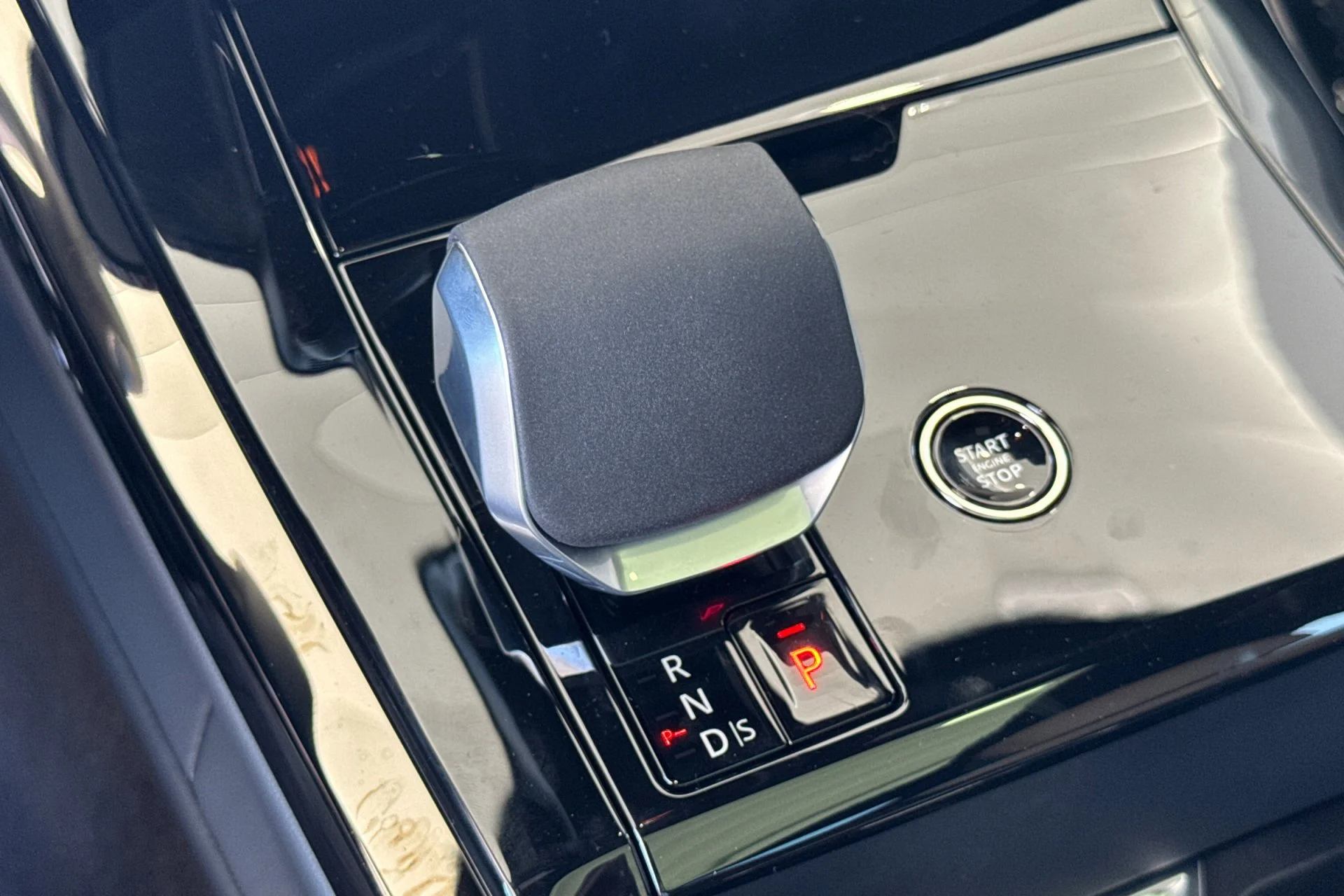 New 2026 Giola Green Land Rover Dynamic SE image 24