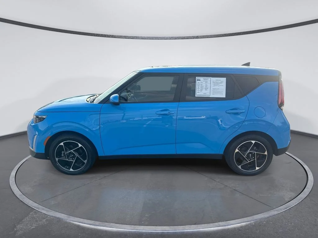 Used 2023 Blue Kia EX image 4