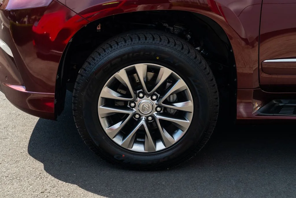 Used 2016 Red Lexus 460 Luxury image 4